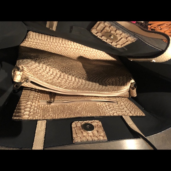 Purses - Picture 4 of 9